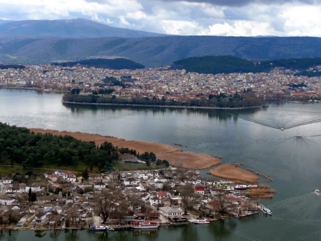 &Delta;&Epsilon;&Lambda;&Tau;&Iota;&Omicron;  &Tau;&Upsilon;&Pi;&Omicron;&Upsilon; - &laquo;&Tau;&rho;έ&chi;&omega; &kappa;&alpha;&iota; &Pi;&epsilon;&rho;&pi;&alpha;&tau;ώ &sigma;&tau;&omicron;&upsilon;&sigmaf; &Delta;&rho;ό&mu;&omicron;&upsilon;&sigmaf; &tau;&omicron;&upsilon; &Nu;&eta;&sigma;&iota;&omicron;ύ&raquo; &tau;&eta;&nu; &Kappa;&upsilon;&rho;&iota;&alpha;&kappa;ή 13 &Sigma;&epsilon;&pi;&tau;&epsilon;&mu;&beta;&rho;ί&omicron;&upsilon;