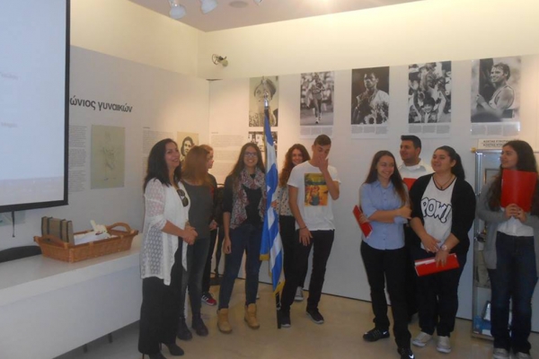 &Pi;&rho;&alpha;&gamma;&mu;&alpha;&tau;&omicron;&pi;&omicron;&iota;ή&theta;&eta;&kappa;&epsilon; &omicron; &Epsilon;&omicron;&rho;&tau;&alpha;&sigma;&mu;ό&sigmaf; &tau;&eta;&sigmaf; &Sigma;&eta;&mu;&alpha;ί&alpha;&sigmaf; &kappa;&alpha;&iota; &tau;&omicron;&upsilon; Έ&pi;&omicron;&upsilon;&sigmaf; &tau;&omicron;&upsilon; &rsquo;40 &alpha;&pi;ό &tau;&omicron;&upsilon;&sigmaf; &mu;&alpha;&theta;&eta;&tau;έ&sigmaf; &tau;&omicron;&upsilon; &Lambda;&upsilon;&kappa;&epsilon;ί&omicron;&upsilon; &Mu;&alpha;&rho;&alpha;&theta;ώ&nu;&alpha; &sigma;&tau;&omicron; &Mu;&omicron;&upsilon;&sigma;&epsilon;ί&omicron; &Mu;&alpha;&rho;&alpha;&theta;&omega;&nu;ί&omicron;&upsilon; &Delta;&rho;ό&mu;&omicron;&upsilon;