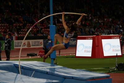 &Eta; &Sigma;&tau;&epsilon;&phi;&alpha;&nu;ί&delta;&eta; &sigma;&upsilon;&nu;&epsilon;&chi;ί&zeta;&epsilon;&iota; &sigma;&tau;o Drake Relays