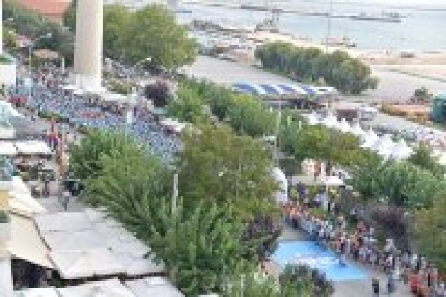 RUN GREECE &Alpha;&lambda;&epsilon;&xi;&alpha;&nu;&delta;&rho;&omicron;ύ&pi;&omicron;&lambda;&eta;&sigmaf;. &Pi;&lambda;&eta;&sigma;&iota;ά&zeta;&epsilon;&iota; &eta; &mu;&epsilon;&gamma;ά&lambda;&eta; &gamma;&iota;&omicron;&rho;&tau;ή!