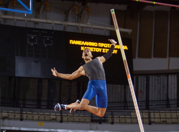 &Kappa;&alpha;&rho;&alpha;&lambda;ή&sigmaf; &alpha;&pi;ό ά&lambda;&lambda;&omicron; &pi;&lambda;&alpha;&nu;ή&tau;&eta; &kappa;&alpha;&iota; 5,70 &mu;., &delta;έ&kappa;&alpha;&tau;&eta; &nu;ί&kappa;&eta; &gamma;&iota;&alpha; &Phi;&iota;&lambda;&iota;&pi;&pi;ί&delta;&eta;