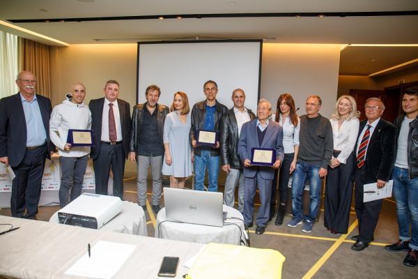 &Delta;&Epsilon;&Lambda;&Tau;&Iota;&Omicron; &Tau;&Upsilon;&Pi;&Omicron;&Upsilon; - H &pi;&alpha;&rho;&omicron;&upsilon;&sigma;ί&alpha;&sigma;&eta; &tau;&omicron;&upsilon; 6&omicron;&upsilon; &Eta;&mu;&iota;&mu;&alpha;&rho;&alpha;&theta;&omega;&nu;ί&omicron;&upsilon; &Mu;&alpha;&rho;&alpha;&theta;ώ&nu;&alpha;