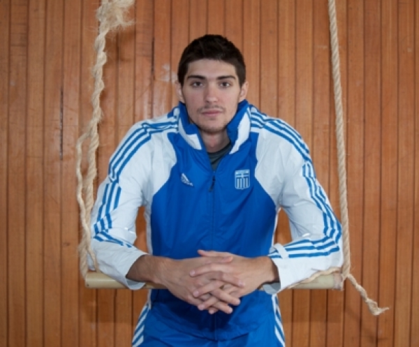 &Omicron; &Mu;ά&sigma;&tau;&omicron;&rho;&alpha;&sigmaf; &mu;&pi;&alpha;ί&nu;&epsilon;&iota; &chi;&epsilon;&iota;&rho;&omicron;&upsilon;&rho;&gamma;&epsilon;ί&omicron;