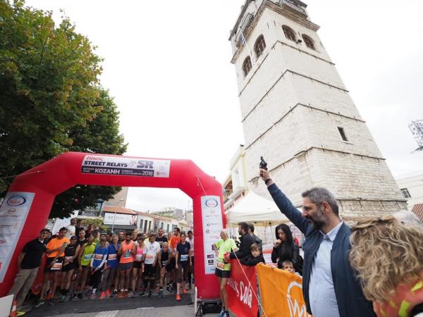 &Delta;&Epsilon;&Lambda;&Tau;&Iota;&Omicron; &Tau;&Upsilon;&Pi;&Omicron;&Upsilon; -  Mί&alpha; &mu;&epsilon;&gamma;ά&lambda;&eta; &gamma;&iota;&omicron;&rho;&tau;ή &gamma;&iota;&alpha; &tau;&eta; &Kappa;&omicron;&zeta;ά&nu;&eta; &tau;&alpha; &Beta;ί&kappa;&omicron;&sigmaf; Street Relays