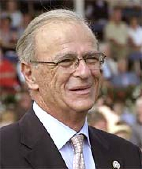 &Theta;&lambda;ί&psi;&eta; &laquo;έ&phi;&upsilon;&gamma;&epsilon;&raquo; &omicron; &Phi;&rho;έ&nu;&tau;&upsilon; &Sigma;&epsilon;&rho;&pi;&iota;έ&rho;&eta;&sigmaf;