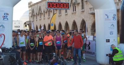 &Mu;&epsilon; &sigma;&pi;&omicron;&upsilon;&delta;&alpha;ί&epsilon;&sigmaf; &epsilon;&pi;&iota;&delta;ό&sigma;&epsilon;&iota;&sigmaf;, &rho;&epsilon;&kappa;ό&rho; &xi;έ&nu;&omega;&nu; &delta;&rho;&omicron;&mu;έ&omega;&nu; &kappa;&alpha;&iota; &pi;&lambda;ή&theta;&omicron;&sigmaf; &kappa;ό&sigma;&mu;&omicron;&upsilon; &omicron; 8&omicron;&sigmaf; &Delta;&iota;&epsilon;&theta;&nu;ή&sigmaf; &Mu;&alpha;&rho;&alpha;&theta;ώ&nu;&iota;&omicron;&sigmaf; &Rho;ό&delta;&omicron;&upsilon;