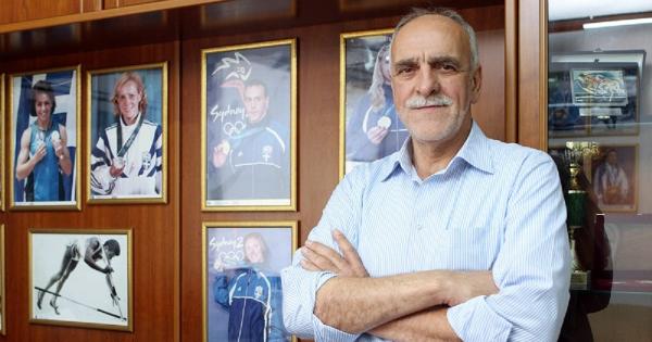 &Mu;έ&rho;&alpha; &theta;&lambda;ί&psi;&eta;&sigmaf; &kappa;&alpha;&iota; &pi;έ&nu;&theta;&omicron;&upsilon;&sigmaf; &gamma;&iota;&alpha; &tau;&eta;&nu; &omicron;&iota;&kappa;&omicron;&gamma;έ&nu;&epsilon;&iota;&alpha; &tau;&omicron;&upsilon; &sigma;&tau;ί&beta;&omicron;&upsilon;, έ&phi;&upsilon;&gamma;&epsilon; &alpha;&pi;ό &tau;&eta; &zeta;&omega;ή &omicron; &Beta;&alpha;&sigma;ί&lambda;&eta;&sigmaf; &Sigma;&epsilon;&beta;&alpha;&sigma;&tau;ή&sigmaf;