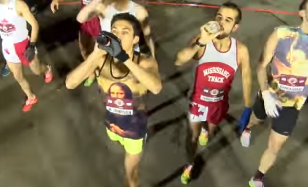 &Kappa;&alpha;&iota; &pi;ί&nu;&omicron;&upsilon;&nu; &mu;&pi;ί&rho;&epsilon;&sigmaf;, &pi;ί&nu;&omicron;&upsilon;&nu; &mu;&pi;ί&rho;&epsilon;&sigmaf; &kappa;&alpha;&iota; &tau;&rho;έ&chi;&omicron;&upsilon;&nu;. &Omicron; &mu;&epsilon;&theta;&upsilon;&sigma;&mu;έ&nu;&omicron;&sigmaf; &alpha;&gamma;ώ&nu;&alpha;&sigmaf; &delta;&rho;ό&mu;&omicron;&upsilon; &tau;&eta;&sigmaf; &Beta;&rho;&epsilon;&tau;&alpha;&nu;ί&alpha;&sigmaf;