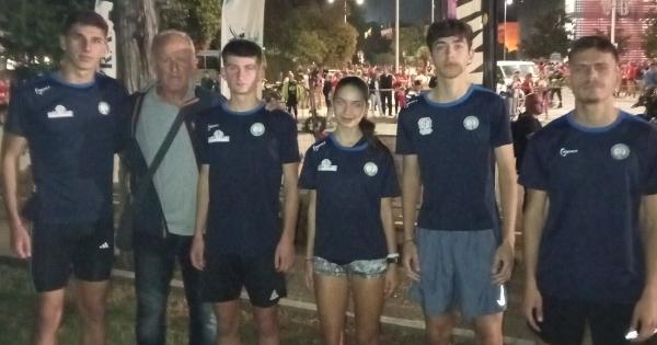 &Epsilon;&nu;&tau;&upsilon;&pi;&omega;&sigma;&iota;&alpha;&kappa;έ&sigmaf; &epsilon;&mu;&phi;&alpha;&nu;ί&sigma;&epsilon;&iota;&sigmaf; &tau;&omega;&nu; &nu;&epsilon;&alpha;&rho;ώ&nu; &tau;&omicron;&upsilon; ''&Omicron;&Kappa;&Alpha; &Beta;&Iota;&Kappa;&Epsilon;&Lambda;&Alpha; &Beta;&Epsilon;&Rho;&Omicron;&Iota;&Alpha;&Sigma;'' &sigma;&tau;&omicron;&nu; &nu;&upsilon;&chi;&tau;&epsilon;&rho;&iota;&nu;ό &eta;&mu;&iota;&mu;&alpha;&rho;&alpha;&theta;ώ&nu;&iota;&omicron; &Theta;&epsilon;&sigma;/&kappa;&eta;&sigmaf; &Theta;&Epsilon;&Sigma;/&Nu;&Iota;&Kappa;&Eta;&Sigma;