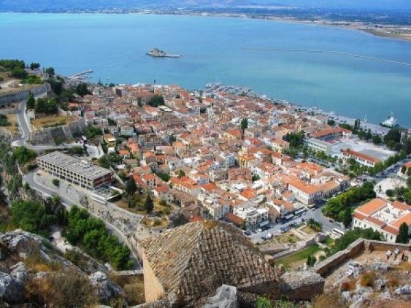 &Tau;&rho;έ&chi;&omega; &sigma;&tau;&omicron;&nu; &Mu;&alpha;&rho;&alpha;&theta;ώ&nu;&iota;&omicron; &tau;&omicron;&upsilon; &Nu;&alpha;&upsilon;&pi;&lambda;ί&omicron;&upsilon; 15 &Mu;&alpha;&rho;&tau;ί&omicron;&upsilon;