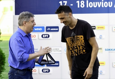 &Lambda;&omicron;ύ&eta;&sigmaf; &Tau;&sigma;ά&tau;&omicron;&upsilon;&mu;&alpha;&sigmaf;: "&Nu;&iota;ώ&theta;&omega; &sigma;&upsilon;&gamma;&kappa;&iota;&nu;&eta;&mu;έ&nu;&omicron;&sigmaf; &kappa;&alpha;&iota; &gamma;&epsilon;&mu;ά&tau;&omicron;&sigmaf;"