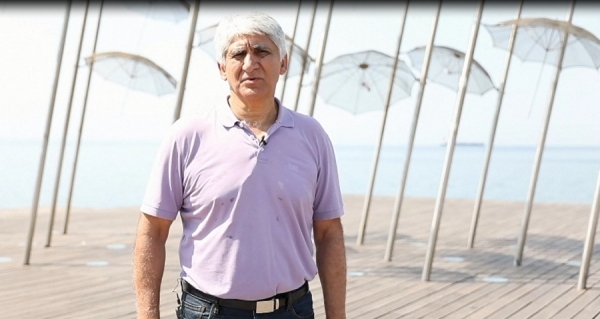 &Delta;&Epsilon;&Lambda;&Tau;&Iota;&Omicron; &Tau;&Upsilon;&Pi;&Omicron;&Upsilon; - &Omicron; &Pi;&alpha;&nu;&alpha;&gamma;&iota;ώ&tau;&eta;&sigmaf; &Gamma;&iota;&alpha;&nu;&nu;ά&kappa;&eta;&sigmaf; &pi;&rho;&epsilon;&sigma;&beta;&epsilon;&upsilon;&tau;ή&sigmaf; &tau;&omicron;&upsilon; &Tau;&rho;έ&xi;&epsilon; &Chi;&omega;&rho;ί&sigmaf; &Tau;&epsilon;&rho;&mu;&alpha;&tau;&iota;&sigma;&mu;ό &tau;&eta;&sigmaf; &Theta;&epsilon;&sigma;&sigma;&alpha;&lambda;&omicron;&nu;ί&kappa;&eta;&sigmaf; (&Beta;&Iota;&Nu;&Tau;&Epsilon;&Omicron;)