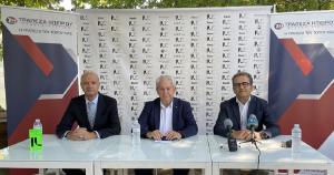 &Tau;&omicron; Lake Run Proud Partner &alpha;&nu;&alpha;&beta;&alpha;&theta;&mu;ί&zeta;&epsilon;&tau;&alpha;&iota; &mu;&epsilon; &tau;&eta; &sigma;&upsilon;&nu;&delta;&rho;&omicron;&mu;ή &tau;&eta;&sigmaf; &Tau;&rho;ά&pi;&epsilon;&zeta;&alpha;&sigmaf; &Eta;&pi;&epsilon;ί&rho;&omicron;&upsilon;