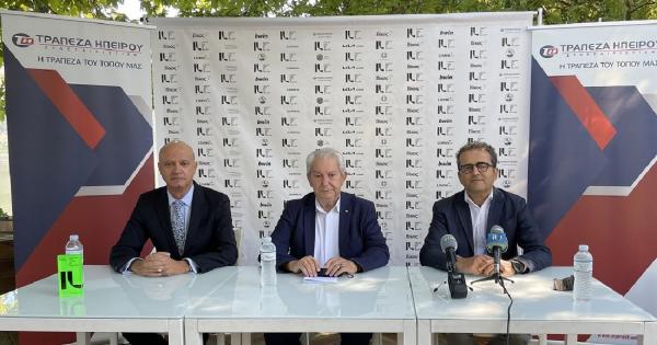 &Tau;&omicron; Lake Run Proud Partner &alpha;&nu;&alpha;&beta;&alpha;&theta;&mu;ί&zeta;&epsilon;&tau;&alpha;&iota; &mu;&epsilon; &tau;&eta; &sigma;&upsilon;&nu;&delta;&rho;&omicron;&mu;ή &tau;&eta;&sigmaf; &Tau;&rho;ά&pi;&epsilon;&zeta;&alpha;&sigmaf; &Eta;&pi;&epsilon;ί&rho;&omicron;&upsilon;