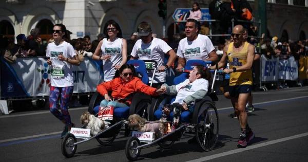 &Eta; &omicron;&mu;ά&delta;&alpha; "&Tau;&Rho;&Epsilon;&Xi;&Epsilon; &Mu;&Alpha;&Zeta;&Iota; &Mu;&Omicron;&Upsilon;" &sigma;&tau;&omicron;&nu; 6&omicron; &Eta;&mu;&iota;&mu;&alpha;&rho;&alpha;&theta;ώ&nu;&iota;&omicron; &Iota;&omega;&alpha;&nu;&nu;ί&nu;&omega;&nu;