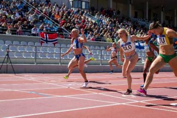 &Eta; &Kappa;&omicron;&kappa;&lambda;ώ&nu;&eta; &pi;&rho;&omicron;&kappa;&rho;ί&theta;&eta;&kappa;&epsilon; &sigma;&tau;&omicron;&nu; &eta;&mu;&iota;&tau;&epsilon;&lambda;&iota;&kappa;ό &tau;&omega;&nu; 100 &mu;.