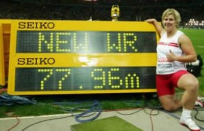 &Eta; &Pi;&omicron;&lambda;&omega;&nu;ή &Alpha;&nu;ί&tau;&alpha; &Beta;&lambda;ό&nu;&tau;&alpha;&rho;&tau;&zeta;&iota;&kappa; &kappa;&alpha;&tau;έ&rho;&rho;&iota;&psi;&epsilon; &tau;&omicron; &pi;&alpha;&gamma;&kappa;ό&sigma;&mu;&iota;&omicron; &rho;&epsilon;&kappa;ό&rho; &sigma;&tau;&eta; &sigma;&phi;&upsilon;&rho;&omicron;&beta;&omicron;&lambda;ί&alpha; &sigma;&tau;&omicron; &mu;ί&tau;&iota;&nu;&gamma;&kappa; &tau;&omicron;&upsilon; &Beta;&epsilon;&rho;&omicron;&lambda;ί&nu;&omicron;&upsilon; (&Beta;ί&nu;&tau;&epsilon;&omicron;)