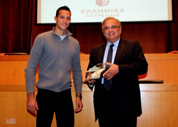 &Epsilon;&nu;&nu;έ&alpha; &pi;&rho;&omega;&tau;&alpha;&theta;&lambda;&eta;&tau;έ&sigmaf; &mu;&alpha;&sigmaf; &sigma;&tau;&omicron; &epsilon;&xi;&alpha;&iota;&rho;&epsilon;&tau;&iota;&kappa;ό &pi;&rho;ό&gamma;&rho;&alpha;&mu;&mu;&alpha; &tau;&eta;&sigmaf; &Epsilon;&Omicron;&Epsilon; "&Upsilon;&iota;&omicron;&theta;&epsilon;&tau;ή&sigma;&tau;&epsilon; έ&nu;&alpha;&nu; &alpha;&theta;&lambda;&eta;&tau;ή"