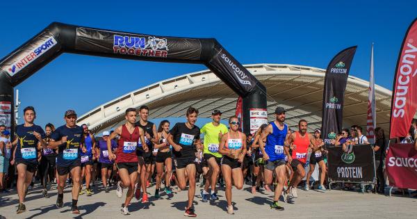 RUN TOGETHER Athens 2022: &Tau;&rho;έ&chi;&omicron;&upsilon;&mu;&epsilon; &sigma;&epsilon; &zeta;&epsilon;&upsilon;&gamma;ά&rho;&iota;&alpha; &gamma;&iota;&alpha; &kappa;&alpha;&lambda;ό &sigma;&kappa;&omicron;&pi;ό