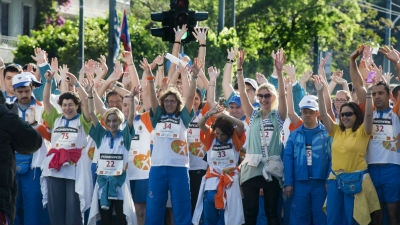 &Tau;&alpha; &pi;&alpha;&iota;&delta;&iota;ά &kappa;&alpha;&iota; &tau;&alpha; Special Olympics &gamma;&iota;&gamma;&alpha;&nu;&tau;ώ&nu;&omicron;&upsilon;&nu; &tau;&omicron;&nu; "&Alpha;&upsilon;&theta;&epsilon;&nu;&tau;&iota;&kappa;ό &Mu;&alpha;&rho;&alpha;&theta;ώ&nu;&iota;&omicron; &tau;&eta;&sigmaf; &Alpha;&theta;ή&nu;&alpha;&sigmaf;"