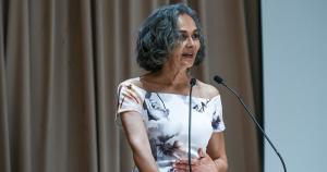 &Omicron; &Mu;&alpha;&rho;&alpha;&theta;ώ&nu;&iota;&omicron;&sigmaf; &Alpha;&theta;ή&nu;&alpha;&sigmaf; &pi;&rho;&omicron;&beta;ά&lambda;&epsilon;&iota; &tau;&eta; &chi;ώ&rho;&alpha; &pi;&alpha;&gamma;&kappa;&omicron;&sigma;&mu;ί&omega;&sigmaf; (vid)