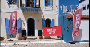 &Delta;&rho;&omicron;&mu;&epsilon;ί&sigmaf; &alpha;&pi;ό ό&lambda;&omicron; &tau;&omicron;&nu; &kappa;ό&sigma;&mu;&omicron; &sigma;&tau;&omicron; &Kappa;&alpha;&sigma;&tau;&epsilon;&lambda;ό&rho;&iota;&zeta;&omicron; &gamma;&iota;&alpha; &tau;&omicron;&nu; &pi;&rho;ώ&tau;&omicron; &alpha;&gamma;ώ&nu;&alpha; &omicron;&rho;&epsilon;&iota;&nu;&omicron;ύ &tau;&rho;&epsilon;&xi;ί&mu;&alpha;&tau;&omicron;&sigmaf;