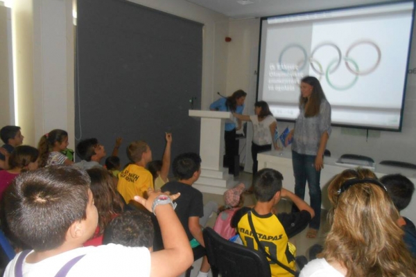 &Tau;&omicron; &Mu;&omicron;&upsilon;&sigma;&epsilon;ί&omicron; &Mu;&alpha;&rho;&alpha;&theta;&omega;&nu;ί&omicron;&upsilon; &Delta;&rho;ό&mu;&omicron;&upsilon; &epsilon;ύ&chi;&epsilon;&tau;&alpha;&iota; &sigma;&epsilon; ό&lambda;&omicron;&upsilon;&sigmaf;, &epsilon;&kappa;&pi;&alpha;&iota;&delta;&epsilon;&upsilon;&tau;&iota;&kappa;&omicron;ύ&sigmaf; &kappa;&alpha;&iota; &mu;&alpha;&theta;&eta;&tau;έ&sigmaf; &mu;ί&alpha; &kappa;&alpha;&lambda;ή &kappa;&alpha;&iota; &delta;&eta;&mu;&iota;&omicron;&upsilon;&rho;&gamma;&iota;&kappa;ή &Sigma;&chi;&omicron;&lambda;&iota;&kappa;ή &Chi;&rho;&omicron;&nu;&iota;ά!