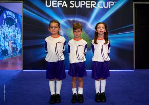 &Eta; FedEx Express &pi;&rho;&omicron;&sigma;έ&phi;&epsilon;&rho;&epsilon; &mu;&omicron;&nu;&alpha;&delta;&iota;&kappa;έ&sigmaf; UEFA Super Cup &epsilon;&upsilon;&kappa;&alpha;&iota;&rho;ί&epsilon;&sigmaf; &sigma;&epsilon; &pi;&alpha;&iota;&delta;&iota;ά &sigma;&tau;&eta;&nu; &Alpha;&theta;ή&nu;&alpha;