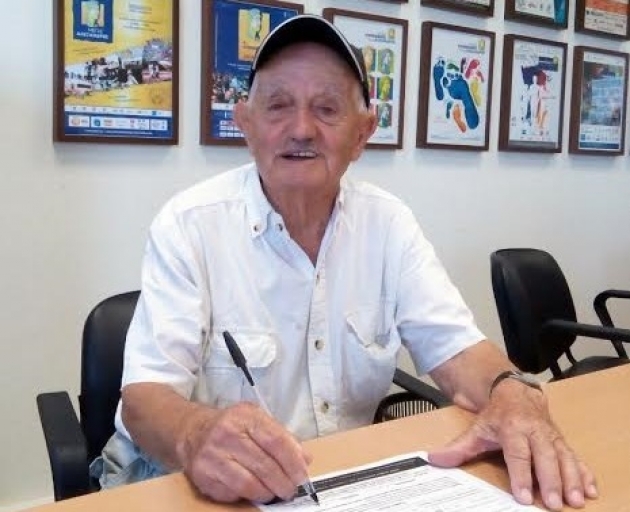 &Delta;&Epsilon;&Lambda;&Tau;&Iota;&Omicron; &Tau;&Upsilon;&Pi;&Omicron;&Upsilon; -  &Iota;&sigma;&chi;&upsilon;&rho;ό &mu;ή&nu;&upsilon;&mu;&alpha; &zeta;&omega;ή&sigmaf; &sigma;&tau;έ&lambda;&nu;&epsilon;&iota; 94&chi;&rho;&omicron;&nu;&omicron;&sigmaf; &laquo;έ&phi;&eta;&beta;&omicron;&sigmaf;&raquo; &pi;&omicron;&upsilon; &sigma;&upsilon;&mu;&mu;&epsilon;&tau;έ&chi;&epsilon;&iota; &sigma;&tau;&omicron;&nu; 4&omicron; &Delta;&iota;&epsilon;&theta;&nu;ή &Nu;&upsilon;&chi;&tau;&epsilon;&rho;&iota;&nu;ό &Eta;&mu;&iota;&mu;&alpha;&rho;&alpha;&theta;ώ&nu;&iota;&omicron; &Theta;&epsilon;&sigma;&sigma;&alpha;&lambda;&omicron;&nu;ί&kappa;&eta;&sigmaf;