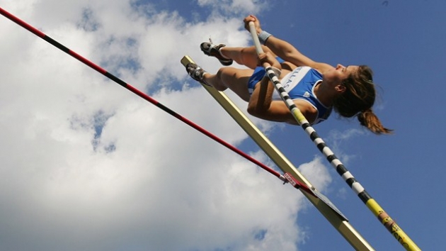 &Sigma;&tau;&epsilon;&phi;&alpha;&nu;ί&delta;&eta; - &Kappa;&upsilon;&rho;&iota;&alpha;&kappa;&omicron;&pi;&omicron;ύ&lambda;&omicron;&upsilon; "&kappa;ό&nu;&tau;&rho;&alpha;" &epsilon;&pi;ί &epsilon;&lambda;&lambda;&eta;&nu;&iota;&kappa;&omicron;ύ &epsilon;&delta;ά&phi;&omicron;&upsilon;&sigmaf;