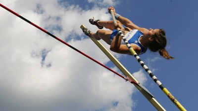 &Sigma;&tau;&epsilon;&phi;&alpha;&nu;ί&delta;&eta; - &Kappa;&upsilon;&rho;&iota;&alpha;&kappa;&omicron;&pi;&omicron;ύ&lambda;&omicron;&upsilon; "&kappa;ό&nu;&tau;&rho;&alpha;" &epsilon;&pi;ί &epsilon;&lambda;&lambda;&eta;&nu;&iota;&kappa;&omicron;ύ &epsilon;&delta;ά&phi;&omicron;&upsilon;&sigmaf;