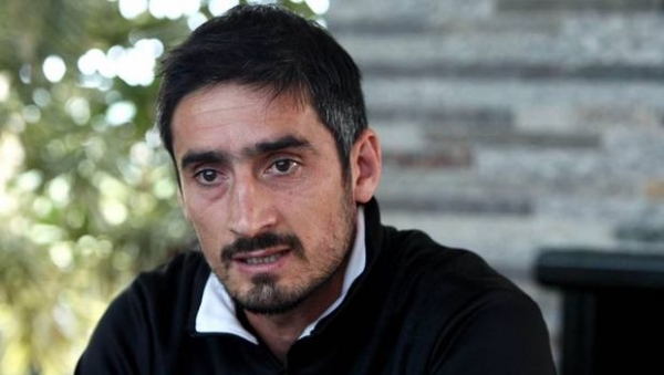 &Delta;&Epsilon;&Lambda;&Tau;&Iota;&Omicron; &Tau;&Upsilon;&Pi;&Omicron;&Upsilon; - &Eta; &sigma;&kappa;&upsilon;&tau;ά&lambda;&eta; &tau;&eta;&sigmaf; &Kappa;&alpha;&lambda;&alpha;&mu;ά&tau;&alpha;&sigmaf; &mu;&epsilon; &pi;&rho;&epsilon;&sigma;&beta;&epsilon;&upsilon;&tau;ή &tau;&omicron;&nu; &Lambda;&upsilon;&mu;&pi;&epsilon;&rho;ό&pi;&omicron;&upsilon;&lambda;&omicron; &kappa;&alpha;&iota; &mu;&omicron;&nu;&alpha;&delta;&iota;&kappa;&omicron;ύ&sigmaf; &sigma;&upsilon;&mu;&beta;&omicron;&lambda;&iota;&sigma;&mu;&omicron;ύ&sigmaf;