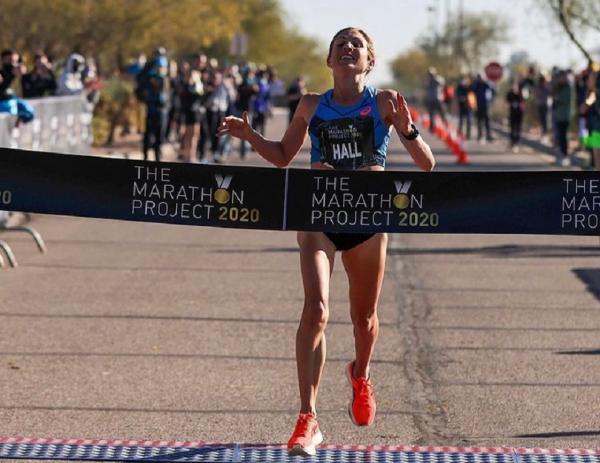 2&omega;20:32 &eta; &upsilon;&pi;έ&rho;&omicron;&chi;&eta; Sara Hall &sigma;&tau;&omicron;  themarathonproject