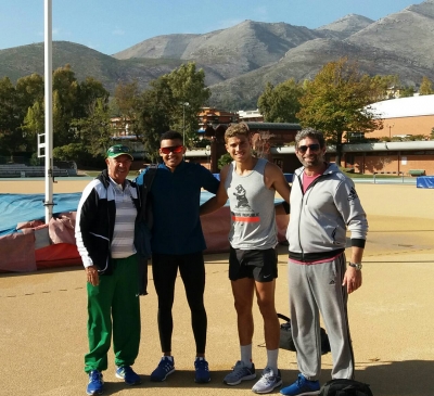 &Omicron; &Kappa;&alpha;&rho;&alpha;&lambda;ή&sigmaf; &epsilon;&pi;έ&sigma;&tau;&rho;&epsilon;&psi;&epsilon; &gamma;&epsilon;&mu;ά&tau;&omicron;&sigmaf; &epsilon;&mu;&pi;&epsilon;&iota;&rho;ί&alpha; &kappa;&alpha;&iota; &gamma;&nu;ώ&sigma;&eta; (&Beta;&Iota;&Nu;&Tau;&Epsilon;&Omicron;)