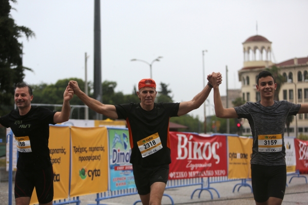 &Delta;&Epsilon;&Lambda;&Tau;&Iota;&Omicron; &Tau;&Upsilon;&Pi;&Omicron;&Upsilon; - E&nu;&alpha;&sigmaf; &mu;ή&nu;&alpha;&sigmaf; &gamma;&iota;&alpha; &tau;&omicron; &laquo;&Tau;&rho;έ&xi;&epsilon; &Chi;&omega;&rho;ί&sigmaf; &Tau;&epsilon;&rho;&mu;&alpha;&tau;&iota;&sigma;&mu;ό&raquo; &tau;&eta;&sigmaf; &Theta;&epsilon;&sigma;&sigma;&alpha;&lambda;&omicron;&nu;ί&kappa;&eta;&sigmaf;