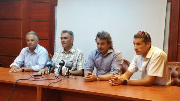 &Delta;&Epsilon;&Lambda;&Tau;&Iota;&Omicron; &Tau;&Upsilon;&Pi;&Omicron;&Upsilon; - LAKE NIGHT RUN IOANNINA &Sigma;&Tau;&Iota;&Sigma; 11 &Iota;&Omicron;&Upsilon;&Nu;&Iota;&Omicron;&Upsilon;: &Mu;&epsilon;&tau;&rho;ά&mu;&epsilon; &alpha;&nu;&tau;ί&sigma;&tau;&rho;&omicron;&phi;&alpha; &gamma;&iota;&alpha; &tau;&omicron; &delta;&rho;&omicron;&mu;&iota;&kappa;ό &mu;&alpha;&sigmaf; &rho;&alpha;&nu;&tau;&epsilon;&beta;&omicron;ύ