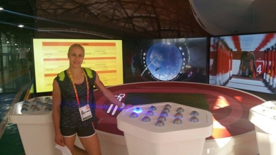 &Pi;&epsilon;&kappa;ί&nu;&omicron; 2015: &Eta; &Kappa;&upsilon;&rho;&iota;&alpha;&kappa;&omicron;&pi;&omicron;ύ&lambda;&omicron;&upsilon; &sigma;&tau;&omicron;&nu; &tau;&epsilon;&lambda;&iota;&kappa;ό &tau;&omicron;&upsilon; &epsilon;&pi;ί &kappa;&omicron;&nu;&tau;ώ