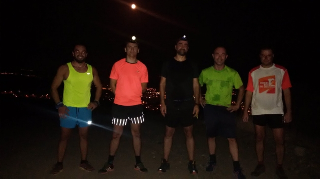 &Nu;&upsilon;&chi;&tau;&epsilon;&rho;&iota;&nu;ή &pi;&rho;&omicron;&pi;ό&nu;&eta;&sigma;&eta;, &mu;&epsilon; &phi;ό&nu;&tau;&omicron; &tau;&omicron; Blue Moon, &gamma;&iota;&alpha; &tau;&omicron;&nu; &Sigma;ύ&lambda;&lambda;&omicron;&gamma;&omicron; "&Tau;&rho;&alpha;&chi;ί&nu;&alpha;"