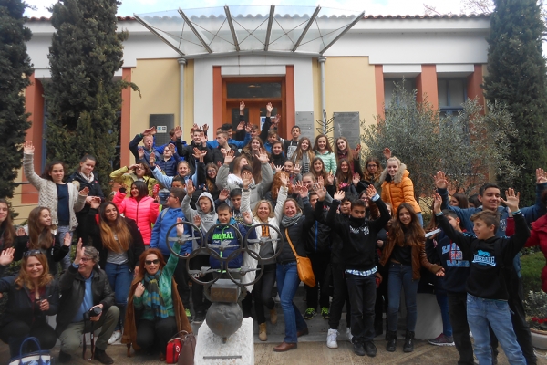 &Tau;&omicron; 1&omicron; &Gamma;&upsilon;&mu;&nu;ά&sigma;&iota;&omicron; &Eta;&lambda;&iota;&omicron;ύ&pi;&omicron;&lambda;&eta;&sigmaf; &kappa;&alpha;&iota; &Omicron;&lambda;&lambda;&alpha;&nu;&delta;&omicron;ί &mu;&alpha;&theta;&eta;&tau;έ&sigmaf; &Gamma;&upsilon;&mu;&nu;&alpha;&sigma;ί&omicron;&upsilon; &tau;&eta;&sigmaf; &pi;ό&lambda;&eta;&sigmaf; Best &epsilon;&pi;&iota;&sigma;&kappa;έ&phi;&tau;&eta;&kappa;&alpha;&nu; &kappa;&alpha;&iota; &xi;&epsilon;&nu;&alpha;&gamma;ή&theta;&eta;&kappa;&alpha;&nu; &sigma;&tau;&omicron; &Mu;&omicron;&upsilon;&sigma;&epsilon;ί&omicron; &Mu;&alpha;&rho;&alpha;&theta;&omega;&nu;ί&omicron;&upsilon; &Delta;&rho;ό&mu;&omicron;&upsilon;