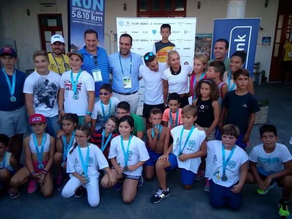 &Delta;&Epsilon;&Lambda;&Tau;&Iota;&Omicron; &Tau;&Upsilon;&Pi;&Omicron;&Upsilon; - Έ&nu;&alpha; &alpha;&theta;&lambda;&eta;&tau;&iota;&kappa;ό &kappa;&alpha;&iota; &pi;&omicron;&lambda;&iota;&tau;&iota;&sigma;&tau;&iota;&kappa;ό &gamma;&epsilon;&gamma;&omicron;&nu;ό&sigmaf; &pi;&omicron;&upsilon; &alpha;&nu;έ&delta;&epsilon;&iota;&xi;&epsilon; &mu;&iota;&alpha; ά&lambda;&lambda;&eta; &pi;&tau;&upsilon;&chi;ή &tau;&eta;&sigmaf; &Mu;&upsilon;&kappa;ό&nu;&omicron;&upsilon; | Mykonos Run 2016