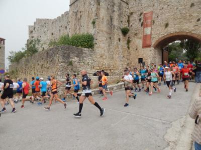 &Delta;&Epsilon;&Lambda;&Tau;&Iota;&Omicron; &Tau;&Upsilon;&Pi;&Omicron;&Upsilon; - &Mu;&epsilon; &rho;&epsilon;&kappa;ό&rho; &sigma;&upsilon;&mu;&mu;&epsilon;&tau;&omicron;&chi;ώ&nu; &omicron;&lambda;&omicron;&kappa;&lambda;&eta;&rho;ώ&theta;&eta;&kappa;&epsilon; &omicron; 4&omicron;&sigmaf; &Delta;&rho;ό&mu;&omicron;&sigmaf; &tau;&omicron;&upsilon; &Gamma;&iota;&omicron;&phi;&upsilon;&rho;&iota;&omicron;ύ &sigma;&tau;&eta;&nu; Ά&rho;&tau;&alpha;