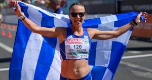 &Eta; &delta;&iota;&sigmaf; &pi;&rho;&omega;&tau;&alpha;&theta;&lambda;ή&tau;&rho;&iota;&alpha; &Epsilon;&upsilon;&rho;ώ&pi;&eta;&sigmaf; &Alpha;&nu;&tau;&iota;&gamma;ό&nu;&eta; &Nu;&tau;&rho;&iota;&sigma;&mu;&pi;&iota;ώ&tau;&eta; &sigma;&tau;&omicron; Santorini Experience 2022