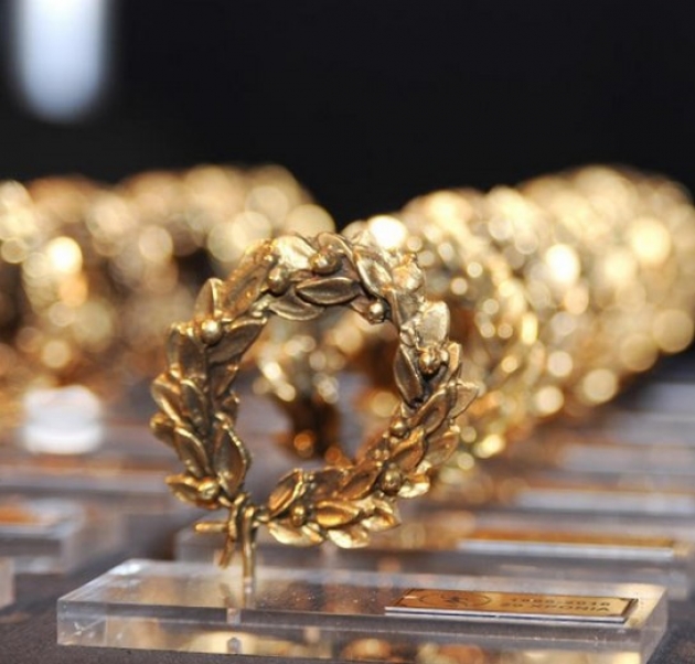 &Delta;&Epsilon;&Lambda;&Tau;&Iota;&Omicron; &Tau;&Upsilon;&Pi;&Omicron;&Upsilon; - &Lambda;&alpha;&mu;&pi;&rho;ή &gamma;&iota;&omicron;&rho;&tau;ή &sigma;&tau;&alpha; 20&alpha;&chi;&rho;&omicron;&nu;&alpha; &gamma;&epsilon;&nu;έ&theta;&lambda;&iota;&alpha; &tau;&omicron;&upsilon; &sigma;&upsilon;&lambda;&lambda;ό&gamma;&omicron;&upsilon; &Alpha;&mu;&epsilon;&iota;&nu;ί&alpha;