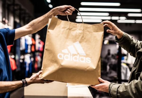 &Delta;&Epsilon;&Lambda;&Tau;&Iota;&Omicron; &Tau;&Upsilon;&Pi;&Omicron;&Upsilon; - &Epsilon;&iota;&delta;&omicron;&pi;&omicron;ί&eta;&sigma;&eta; A&sigma;&phi;&alpha;&lambda;&epsilon;ί&alpha;&sigmaf;: &Eta; adidas &alpha;&nu;&alpha;&kappa;&alpha;&lambda;&epsilon;ί &tau;&eta;&nu; &sigma;&upsilon;&lambda;&lambda;&omicron;&gamma;ή &pi;&alpha;&iota;&delta;&iota;&kappa;ώ&nu; &mu;&alpha;&gamma;&iota;ό Infinitex 3-Stripe