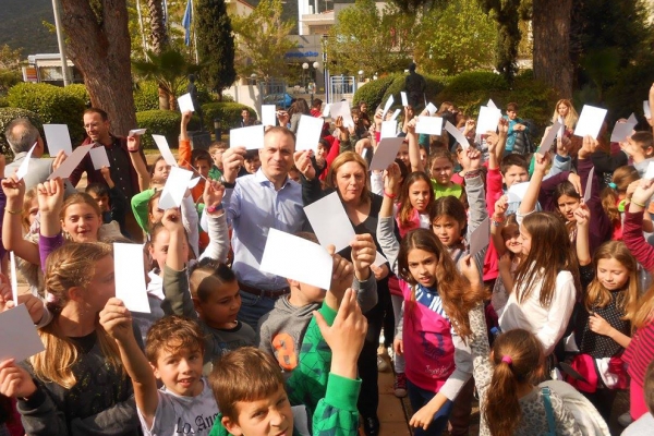 &Pi;&alpha;&gamma;&kappa;ό&sigma;&mu;&iota;&alpha; &Eta;&mu;έ&rho;&alpha; &Alpha;&theta;&lambda;&eta;&tau;&iota;&sigma;&mu;&omicron;ύ &gamma;&iota;&alpha; &tau;&eta;&nu; &Alpha;&nu;ά&pi;&tau;&upsilon;&xi;&eta; &kappa;&alpha;&iota; &tau;&eta;&nu; &Epsilon;&iota;&rho;ή&nu;&eta; 2017 &sigma;&tau;&omicron; &Mu;&omicron;&upsilon;&sigma;&epsilon;ί&omicron; &Mu;&alpha;&rho;&alpha;&theta;&omega;&nu;ί&omicron;&upsilon; &Delta;&rho;ό&mu;&omicron;&upsilon; &mu;&epsilon; &tau;&eta;&nu; &sigma;&upsilon;&mu;&mu;&epsilon;&tau;&omicron;&chi;ή 200 &pi;&alpha;&iota;&delta;&iota;ώ&nu; &alpha;&pi;ό &tau;&omicron; 1&omicron; &Delta;&eta;&mu;&omicron;&tau;&iota;&kappa;ό &Sigma;&chi;&omicron;&lambda;&epsilon;ί&omicron; &Mu;&alpha;&rho;&alpha;&theta;ώ&nu;&omicron;&sigmaf; &kappa;&alpha;&iota; &tau;&omicron; &Delta;&eta;&mu;&omicron;&tau;&iota;&kappa;ό &Sigma;&chi;&omicron;&lambda;&epsilon;ί&omicron; Ά&nu;&omicron;&iota;&xi;&eta;&sigmaf;