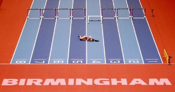 &Eta; Elisavet Pesiridou &pi;έ&phi;&tau;&epsilon;&iota; &sigma;&tau;&alpha; &epsilon;&mu;&pi;ό&delta;&iota;&alpha; &tau;&omega;&nu; 60 &mu;έ&tau;&rho;&omega;&nu; &tau;&omicron;&upsilon; &Pi;&alpha;&gamma;&kappa;&omicron;&sigma;&mu;ί&omicron;&upsilon; &Pi;&rho;&omega;&tau;&alpha;&theta;&lambda;ή&mu;&alpha;&tau;&omicron;&sigmaf; &sigma;&tau;&omicron; &Mu;&pi;έ&rho;&mu;&iota;&gamma;&chi;&alpha;&mu; 2018 (&Phi;&omega;&tau;&omicron; - John Sibley / Reuters)