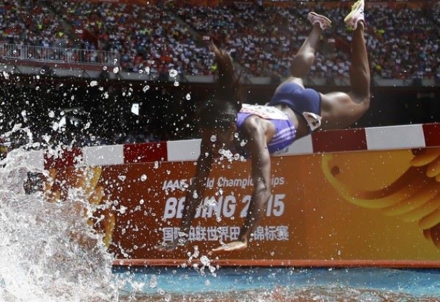 &Pi;&epsilon;&kappa;ί&nu;&omicron; 2015: &Eta; &theta;&epsilon;&alpha;&mu;&alpha;&tau;&iota;&kappa;ή &pi;&tau;ώ&sigma;&eta; &alpha;&theta;&lambda;ή&tau;&rho;&iota;&alpha;&sigmaf; &sigma;&tau;&alpha; 3.000&mu;. &mu;&epsilon; &Phi;.&Epsilon;.