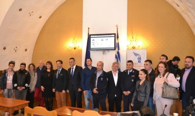 &Delta;&Epsilon;&Lambda;&Tau;&Iota;&Omicron; &Tau;&Upsilon;&Pi;&Omicron;&Upsilon; - &Omicron; &Mu;&alpha;&rho;&alpha;&theta;ώ&nu;&iota;&omicron;&sigmaf; &tau;&eta;&sigmaf; &Rho;ό&delta;&omicron;&upsilon; &beta;ά&zeta;&epsilon;&iota; &tau;o &nu;&eta;&sigma;ί &sigma;&tau;&omicron; &pi;&alpha;&gamma;&kappa;ό&sigma;&mu;&iota;&omicron; &alpha;&theta;&lambda;&eta;&tau;&iota;&kappa;ό &chi;ά&rho;&tau;&eta;