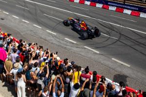 RED BULL SHOWRUN by ALUMIL: &Kappa;έ&rho;&delta;&iota;&sigma;&epsilon; &mu;&epsilon; &tau;&omicron; +1 &sigma;&omicron;&upsilon;, &tau;&omicron; &chi;&rho;&upsilon;&sigma;ό &epsilon;&iota;&sigma;&iota;&tau;ή&rho;&iota;&omicron; &gamma;&iota;&alpha; &tau;&omicron; &mu;&epsilon;&gamma;&alpha;&lambda;ύ&tau;&epsilon;&rho;&omicron; motorsports event &sigma;&tau;&eta;&nu; &Epsilon;&lambda;&lambda;ά&delta;&alpha;!