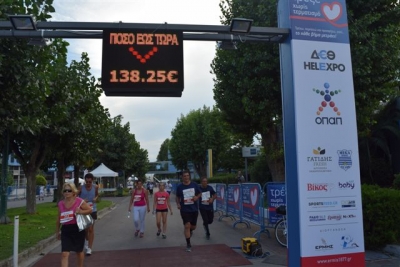 &Sigma;&tau;&omicron;&nu; &alpha;&gamma;ώ&nu;&alpha; &delta;&rho;ό&mu;&omicron;&upsilon; &laquo;&Tau;&rho;έ&xi;&epsilon; &chi;&omega;&rho;ί&sigmaf; &tau;&epsilon;&rho;&mu;&alpha;&tau;&iota;&sigma;&mu;ό&raquo; &sigma;&upsilon;&mu;&mu;&epsilon;&tau;&epsilon;ί&chi;&epsilon; &omicron; &Gamma;. &Omicron;&rho;&phi;&alpha;&nu;ό&sigmaf;